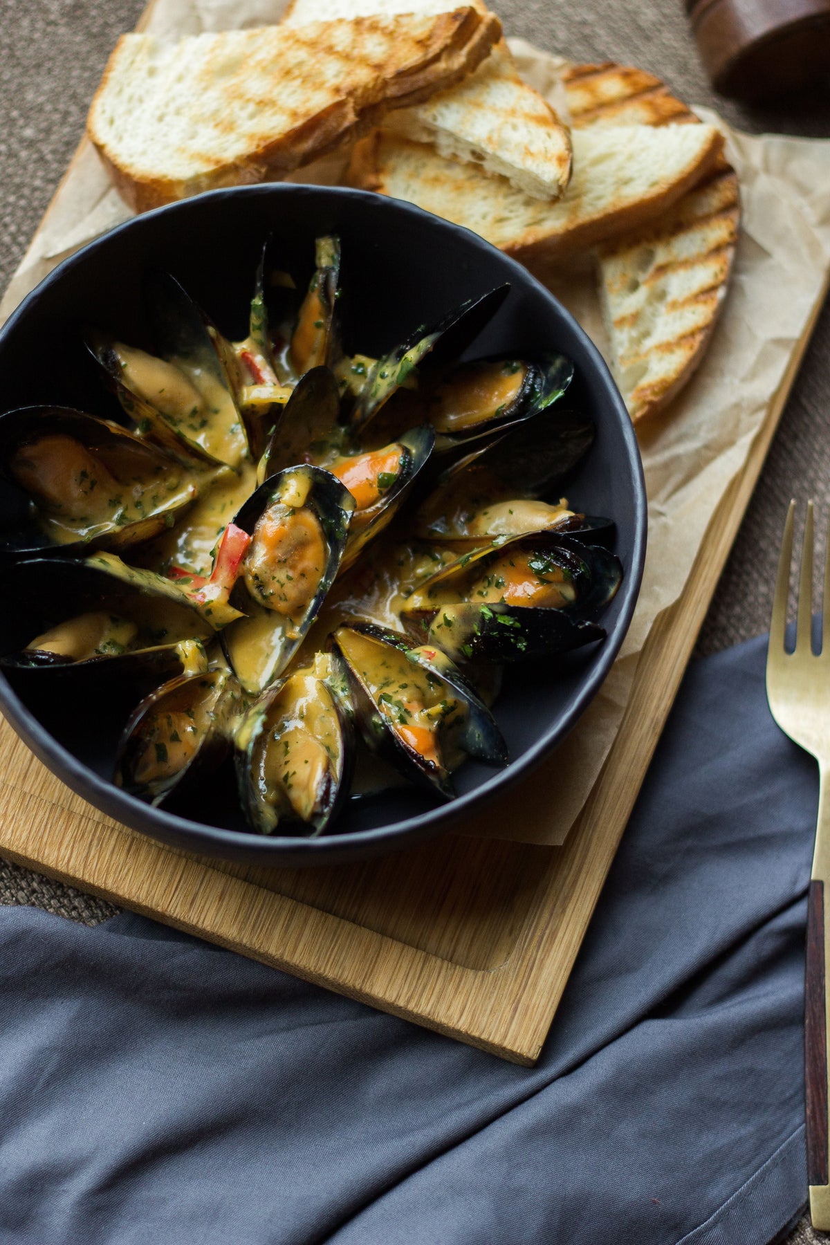 Saffron Mussels in White Wine: Restaurant-Quality in 30 Minutes