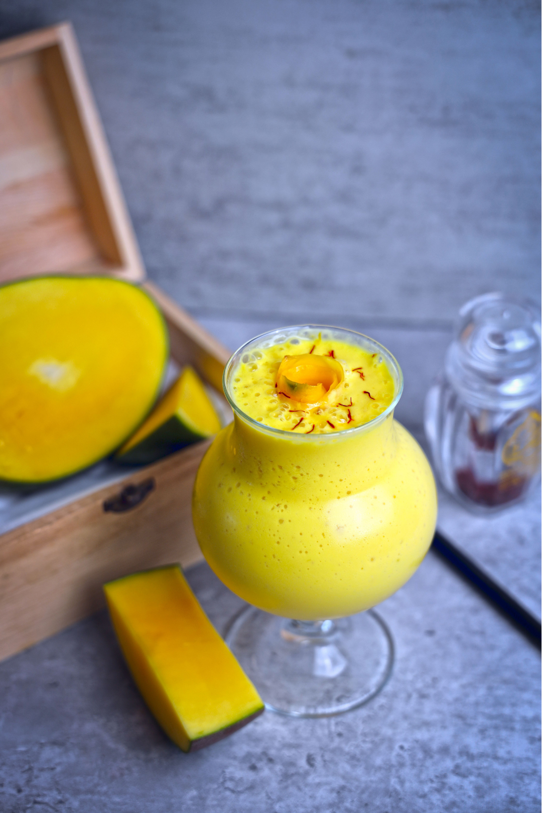 Saffron Smoothie with Banana and milk