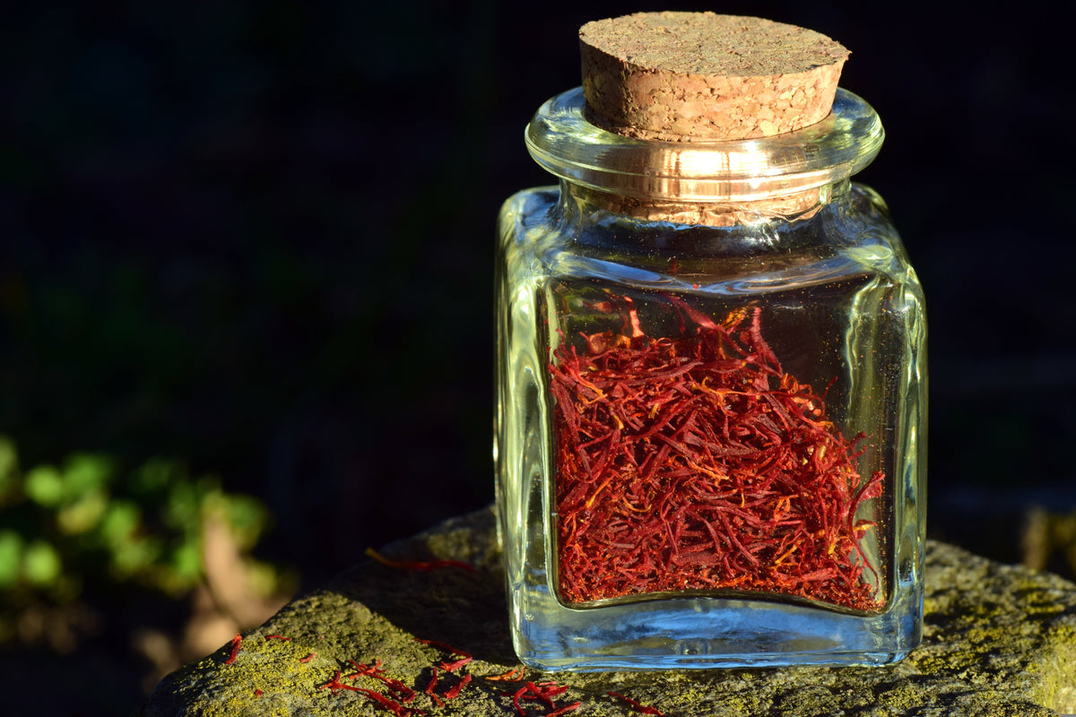 saffronia glass of saffron with lid. 